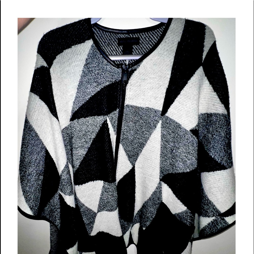 Steve Madden Geometric Zip Up Poncho Cape 💕